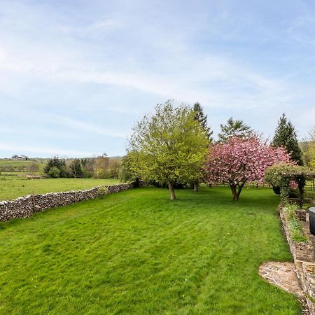 Central Malham Wellbeing Escape With Hot Tub Sleeps 8 Екстериор снимка