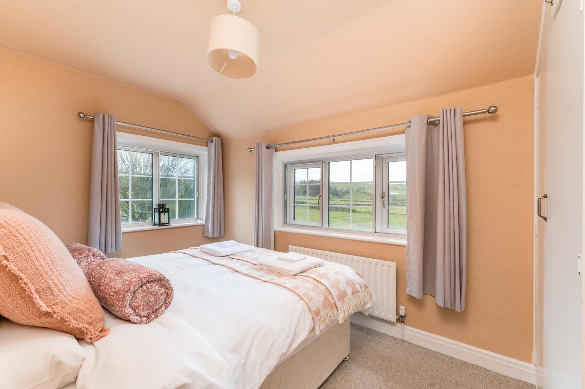 Central Malham Wellbeing Escape With Hot Tub Sleeps 8 Екстериор снимка