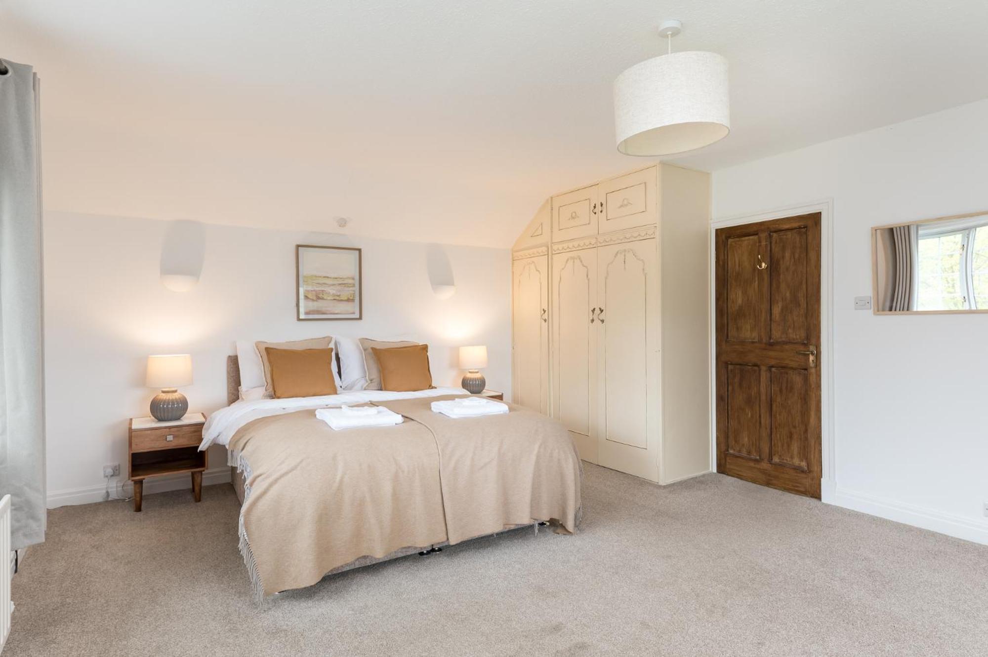 Central Malham Wellbeing Escape With Hot Tub Sleeps 8 Екстериор снимка