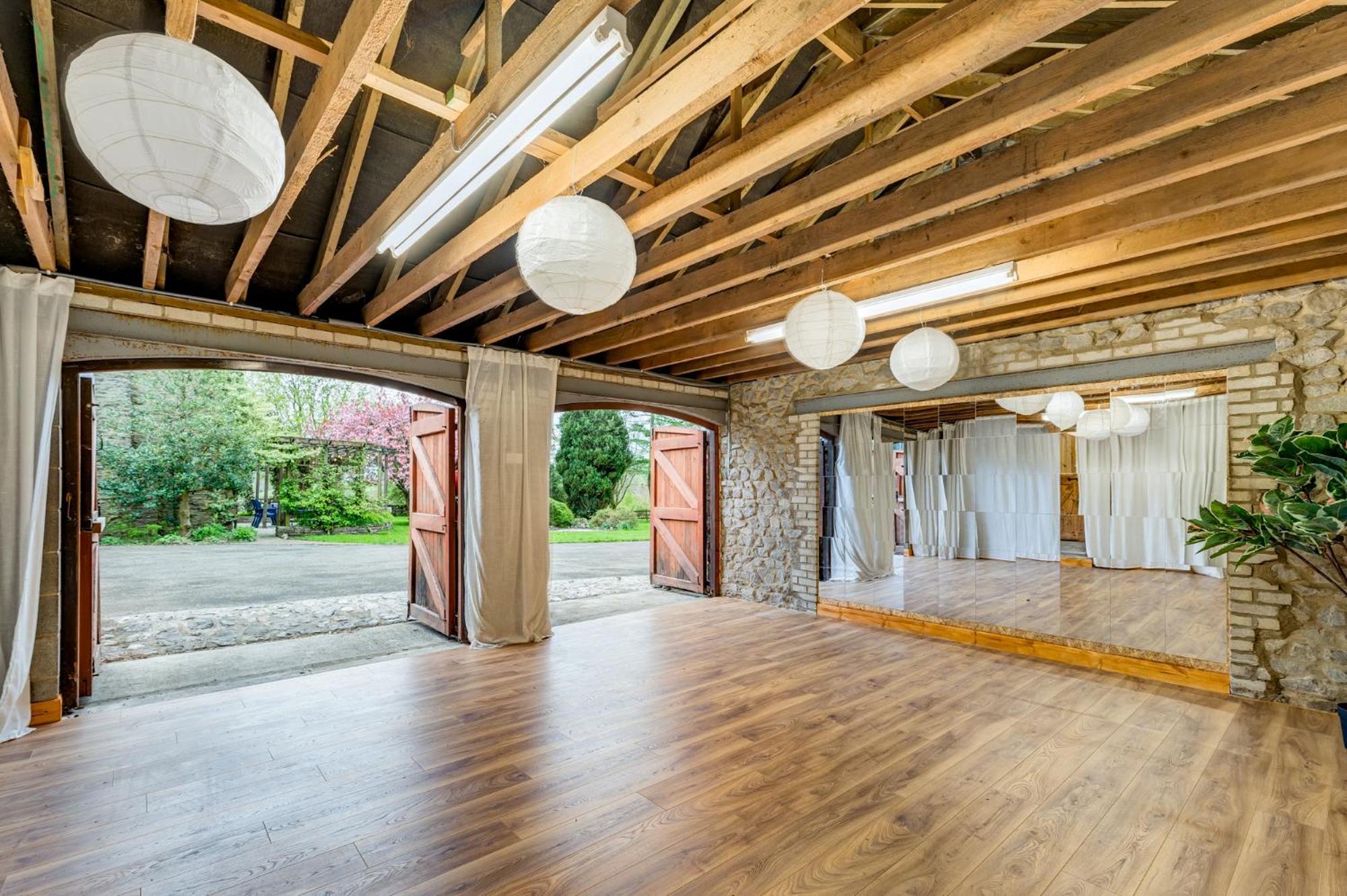Central Malham Wellbeing Escape With Hot Tub Sleeps 8 Екстериор снимка