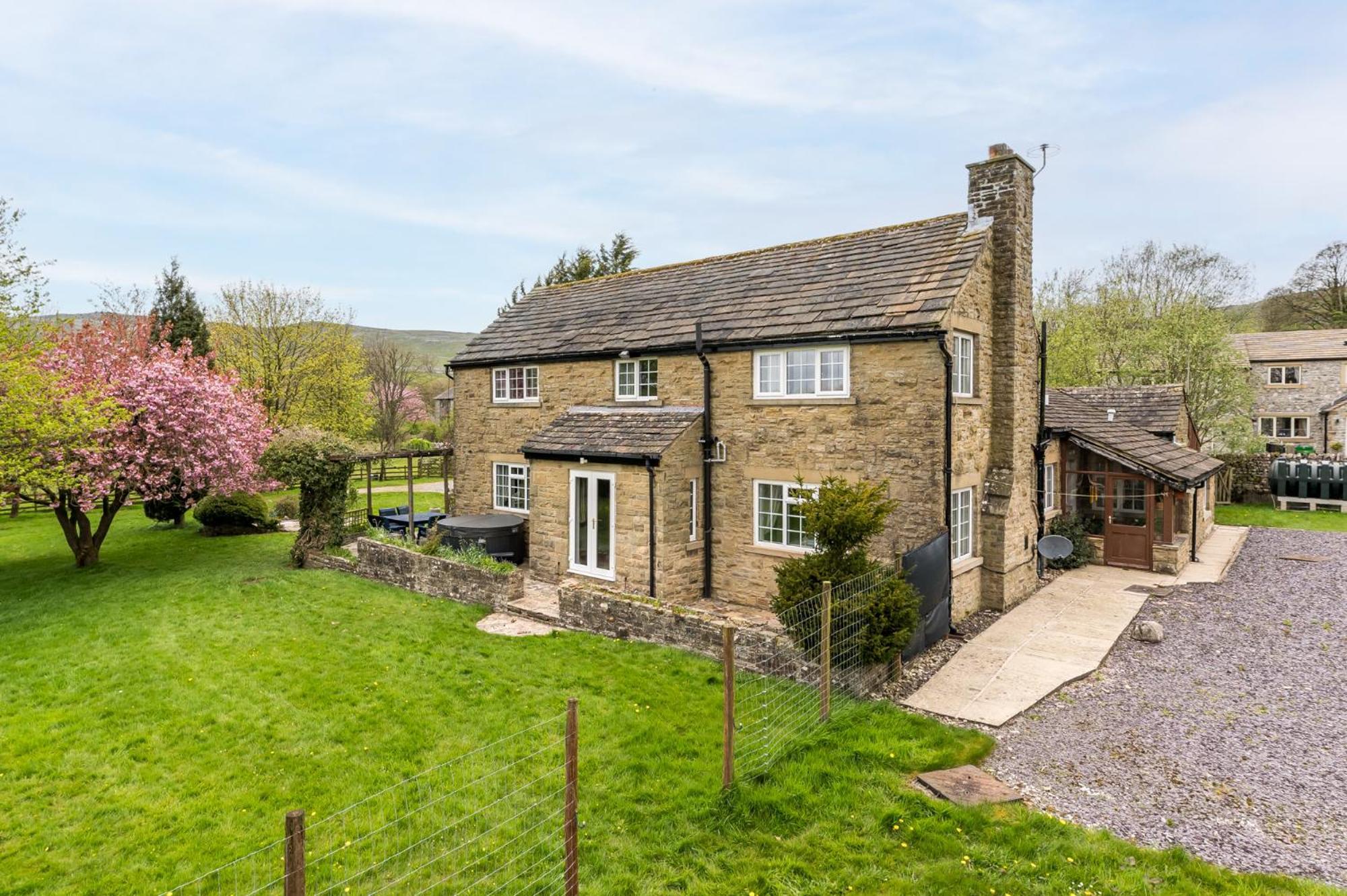 Central Malham Wellbeing Escape With Hot Tub Sleeps 8 Екстериор снимка