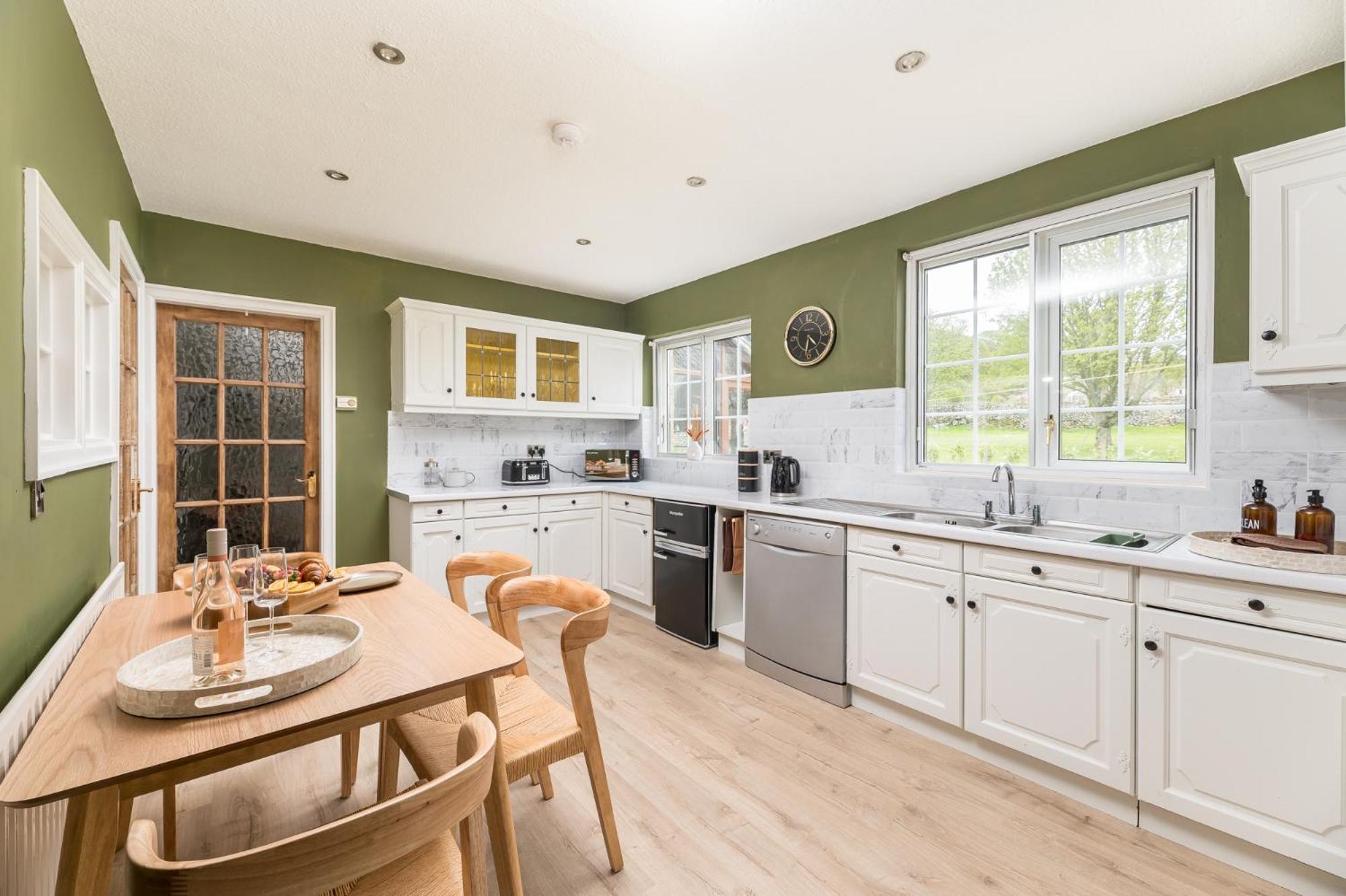 Central Malham Wellbeing Escape With Hot Tub Sleeps 8 Екстериор снимка