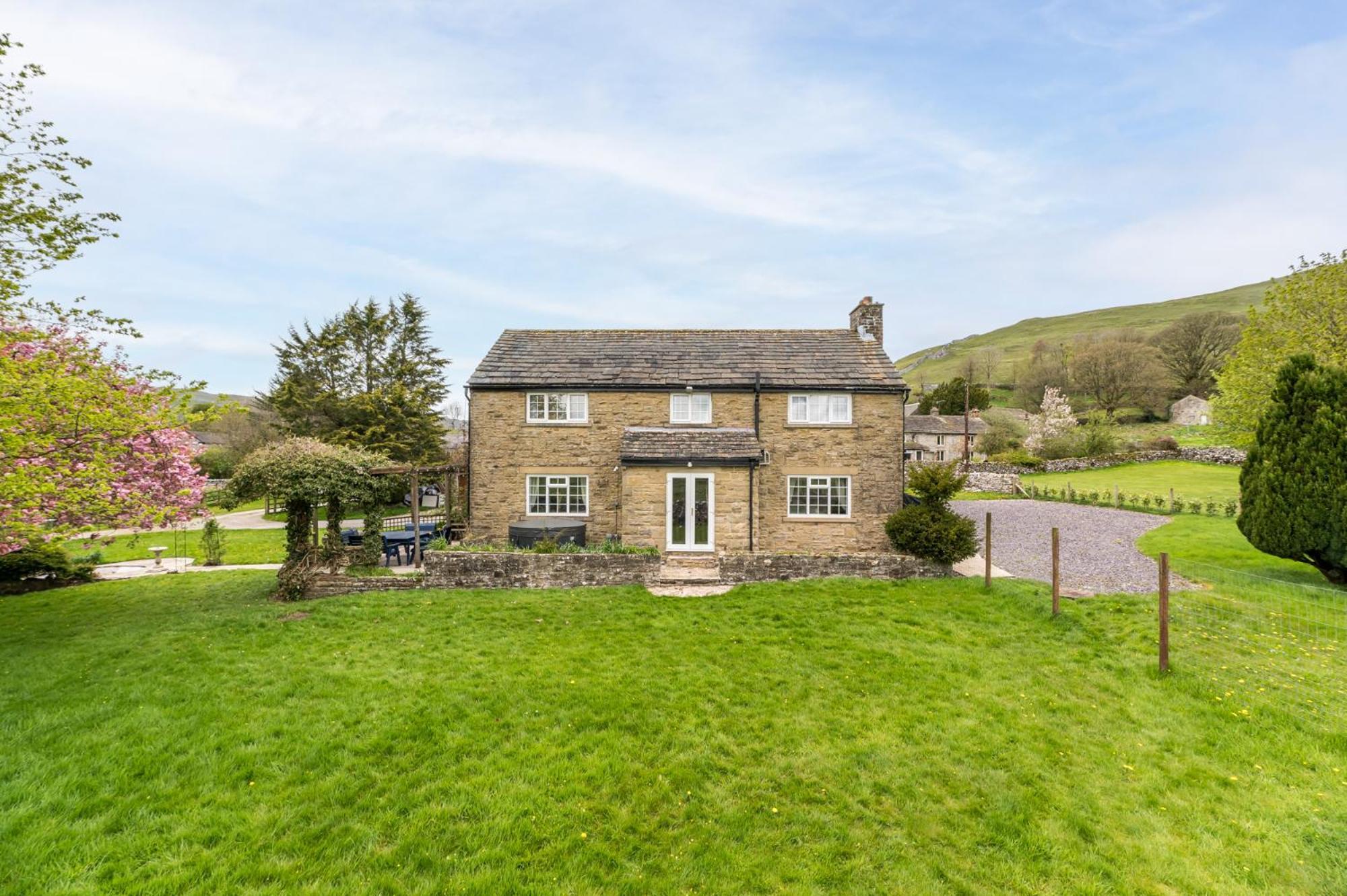 Central Malham Wellbeing Escape With Hot Tub Sleeps 8 Екстериор снимка