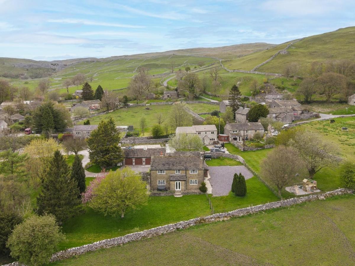 Central Malham Wellbeing Escape With Hot Tub Sleeps 8 Екстериор снимка