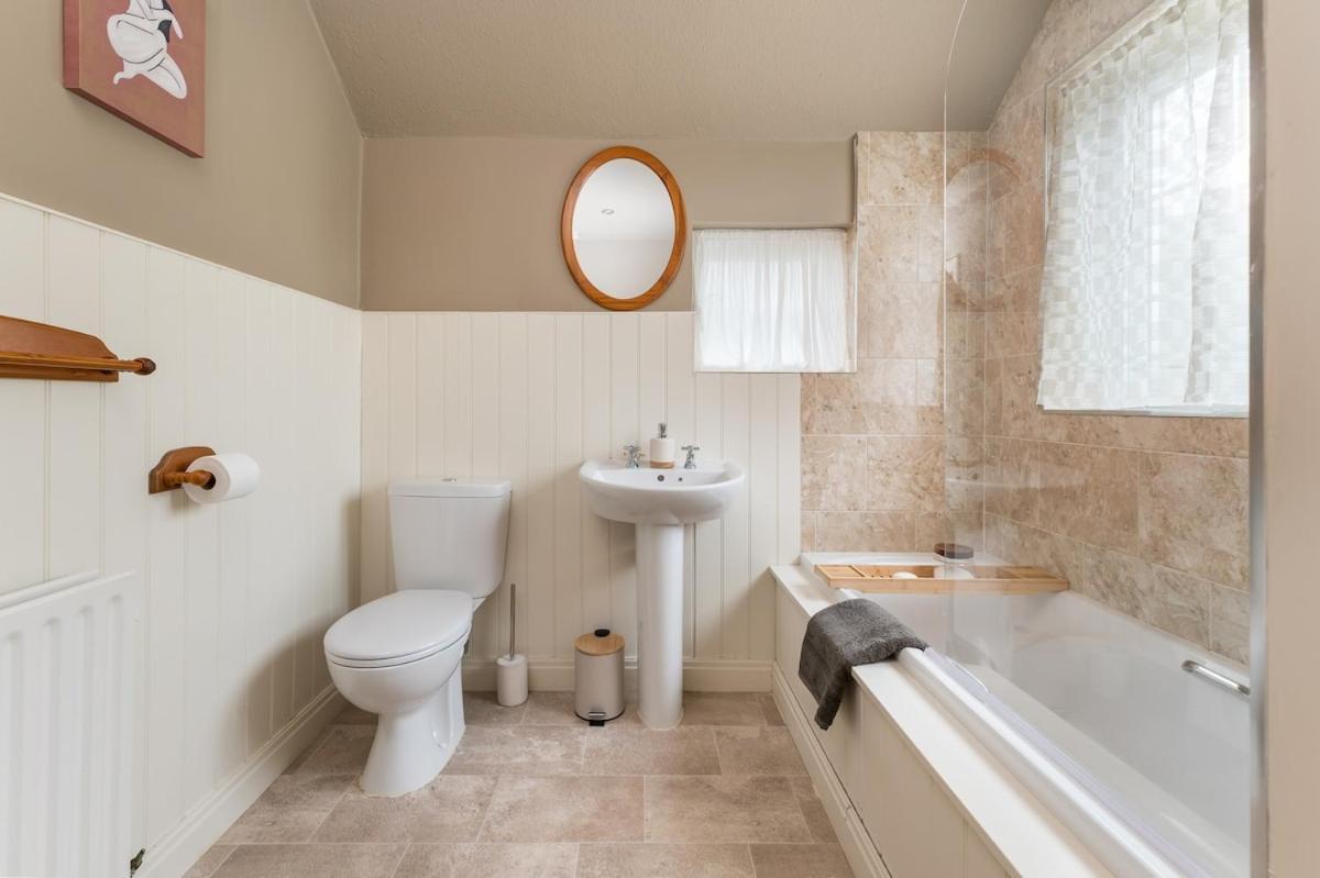 Central Malham Wellbeing Escape With Hot Tub Sleeps 8 Екстериор снимка