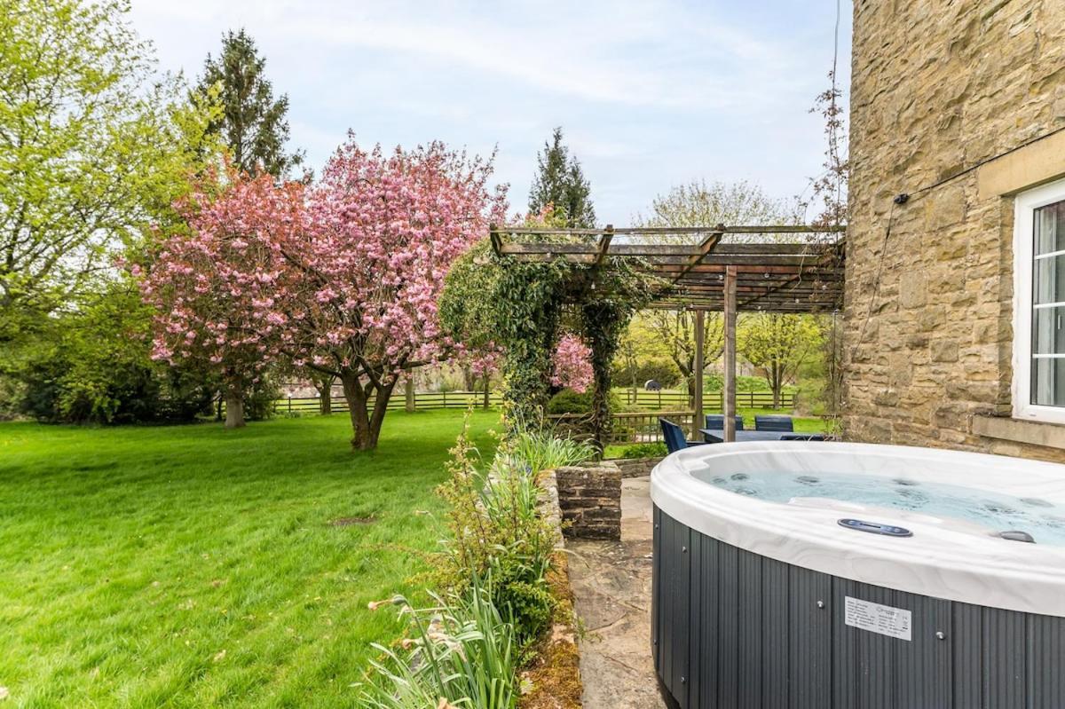 Central Malham Wellbeing Escape With Hot Tub Sleeps 8 Екстериор снимка