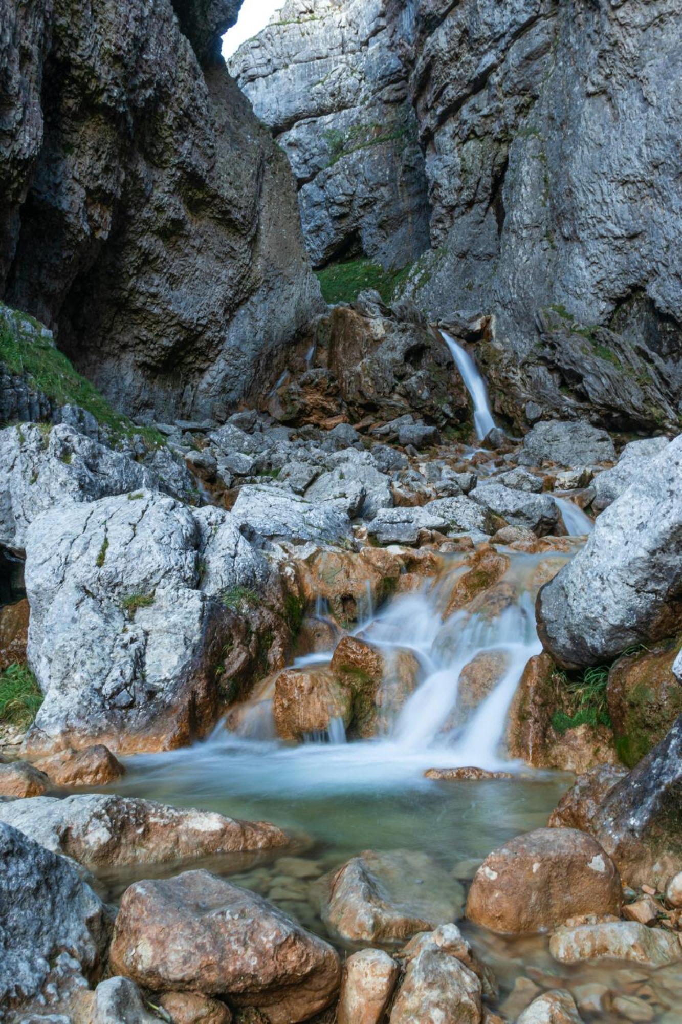 Central Malham Wellbeing Escape With Hot Tub Sleeps 8 Екстериор снимка